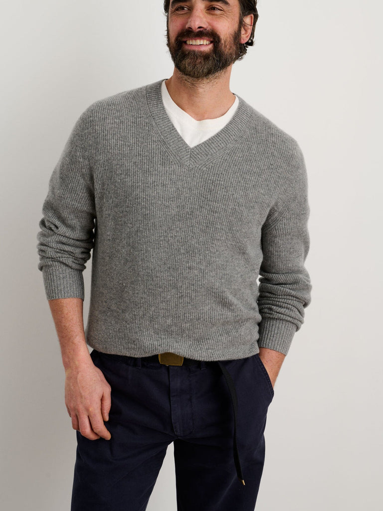 Alex Mill - V-Neck Sweater in Lightweight Cashmere in Heather Grey - City Workshop Men's Supply Co.