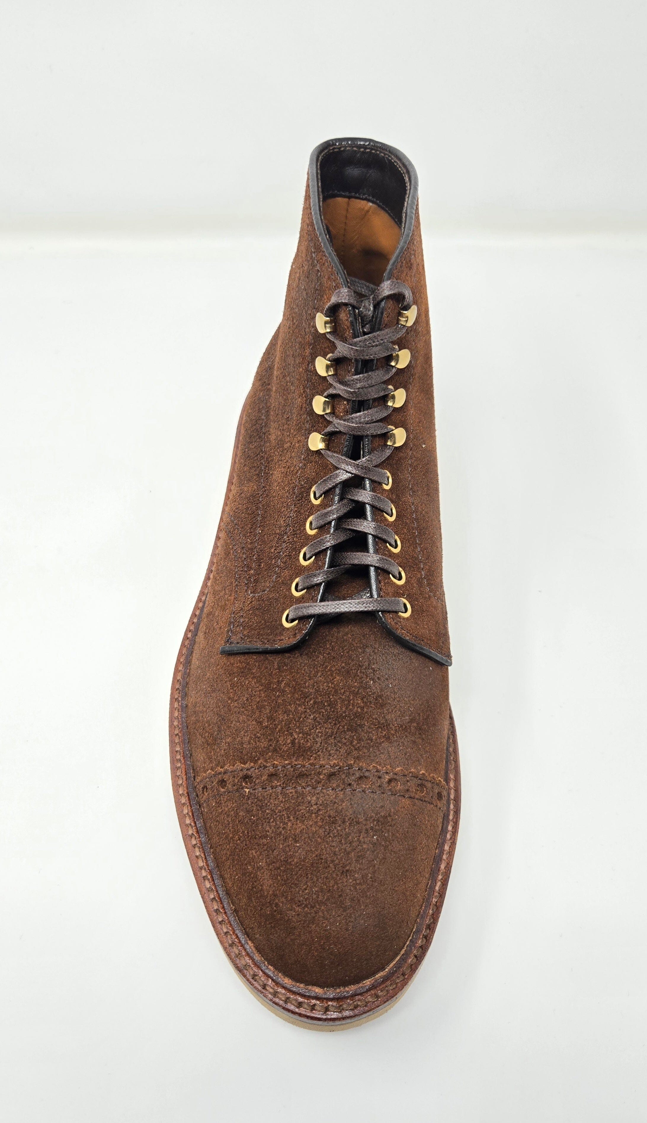 タチュベーニョ Error404 X Zephyr Designz Taycan in Black with Roof Box 1:64